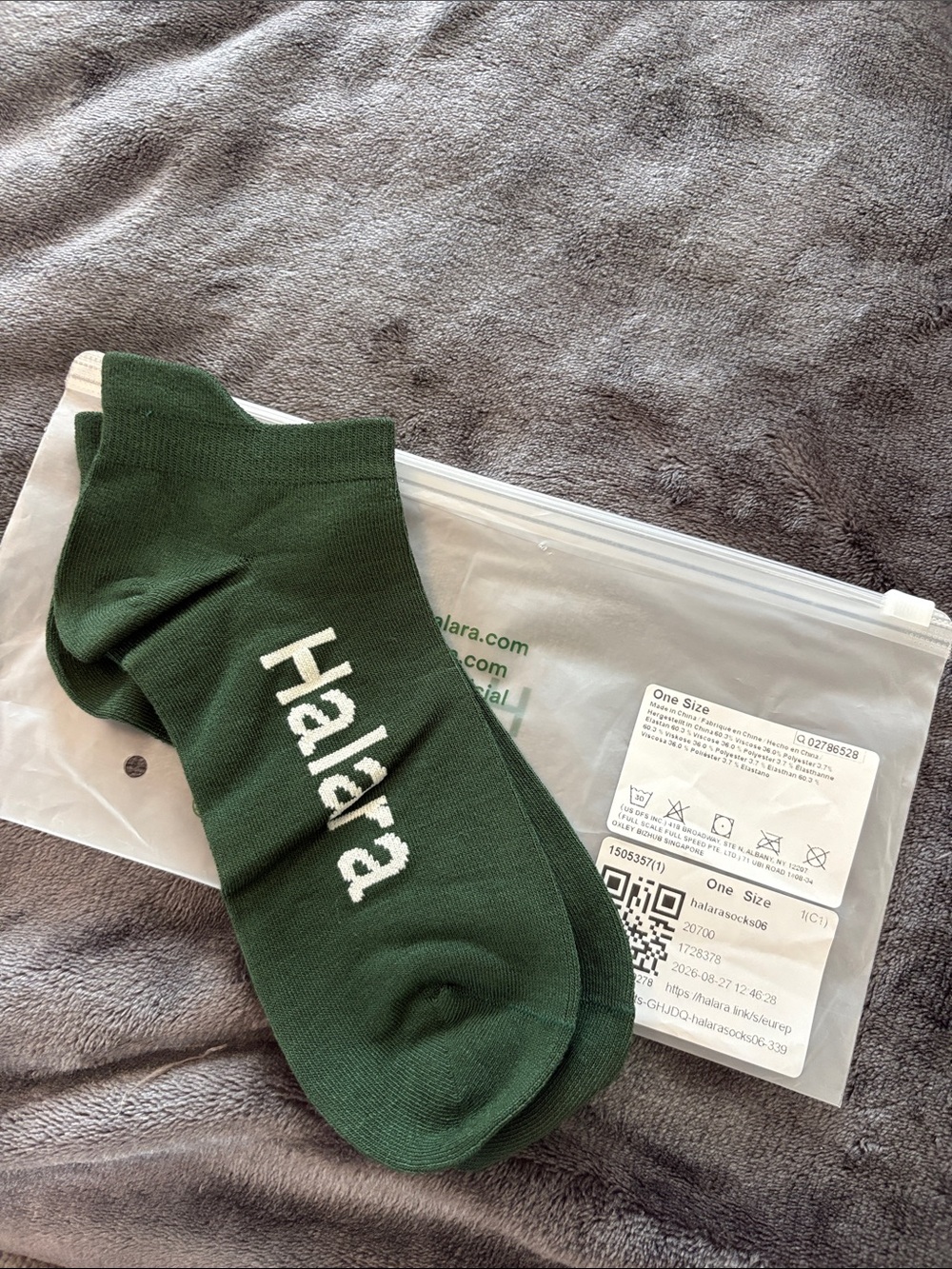 HALARA Unisex Low-Cut Athletic Socks in Forest Green with White Logo
